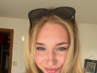 Milabunn - Ich mag es, wenn die Leute beim Tanzen meinen Körper anstarren, ich liebe es, mit meinen Brüsten zu spielen. Ich würde auch gerne Bücher lesen und ins Fitnessstudio gehen.